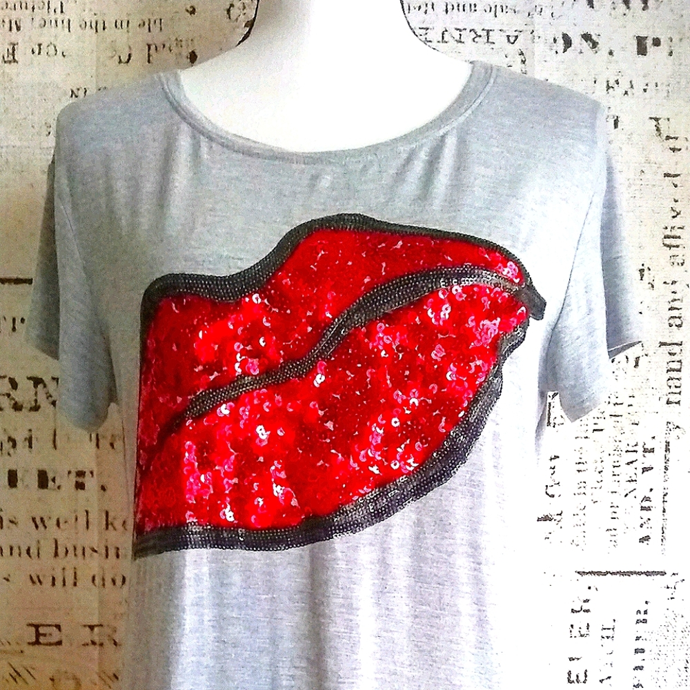 Bisou Bisou by Michele Bohbot sequin lips t-shirt